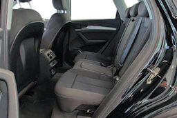 musta Audi Q5 2020 kuva 8.