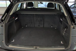 musta Audi Q5 2020 kuva 11.