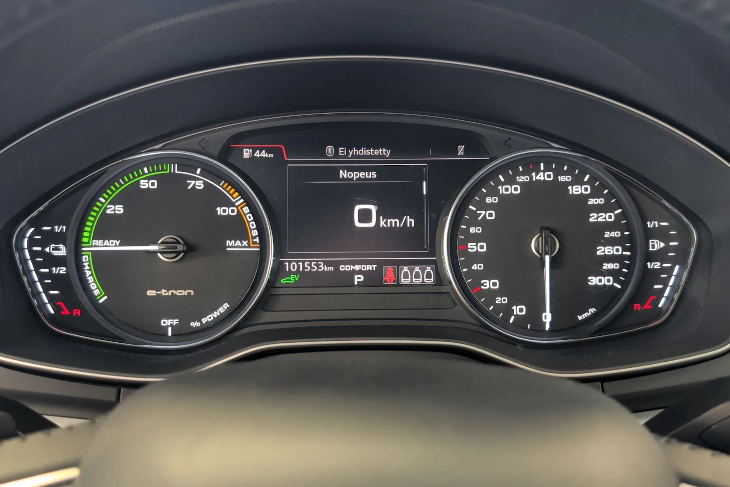 musta Audi Q5 2020 kuva 18.