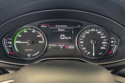 musta Audi Q5 2020 kuva 18.