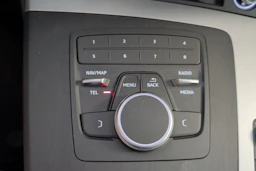 musta Audi Q5 2020 kuva 20.