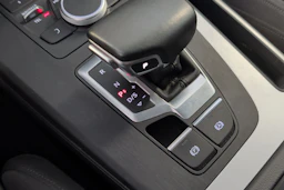 musta Audi Q5 2020 kuva 21.