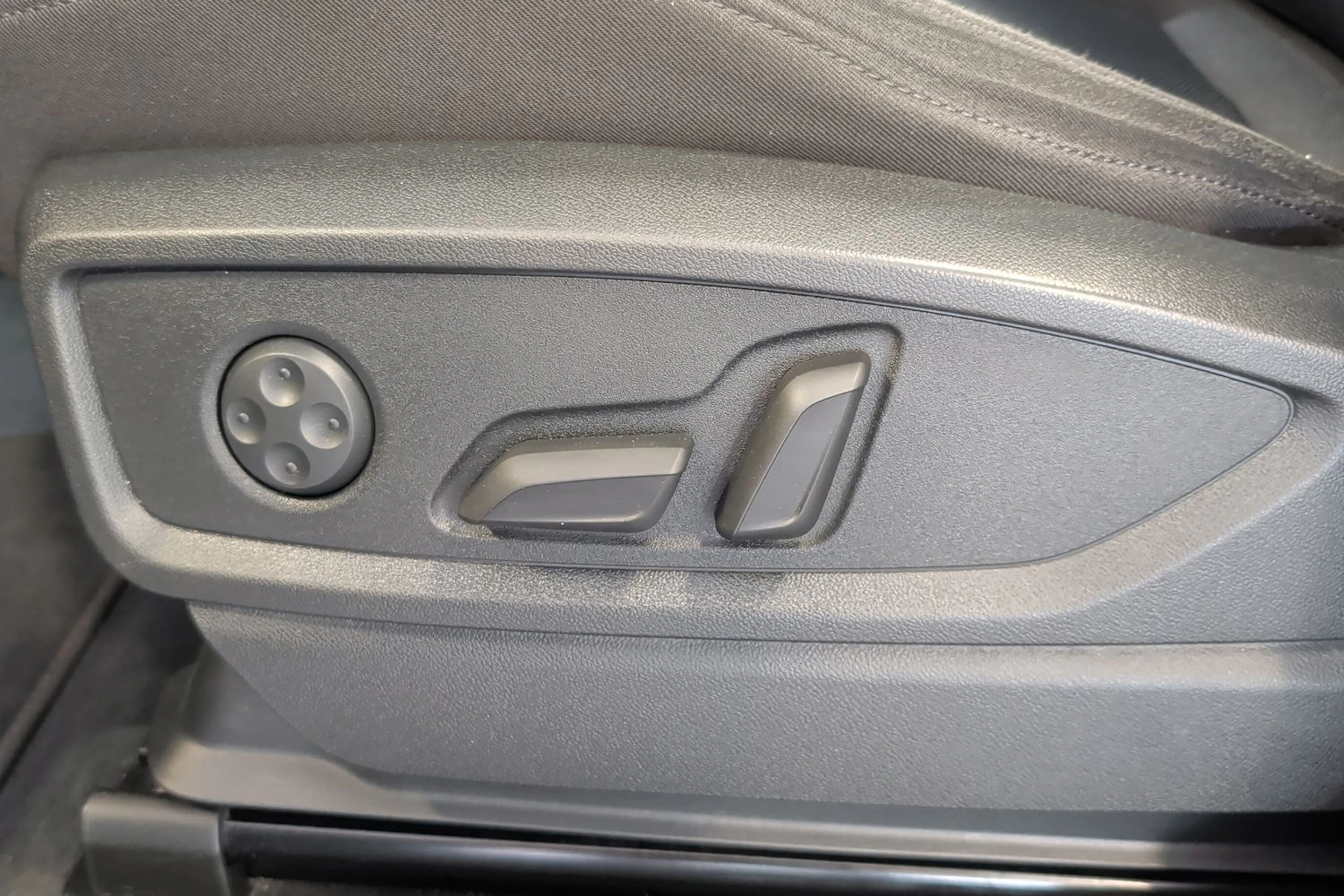 musta Audi Q5 2020 kuva 29.