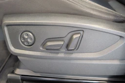 musta Audi Q5 2020 kuva 29.