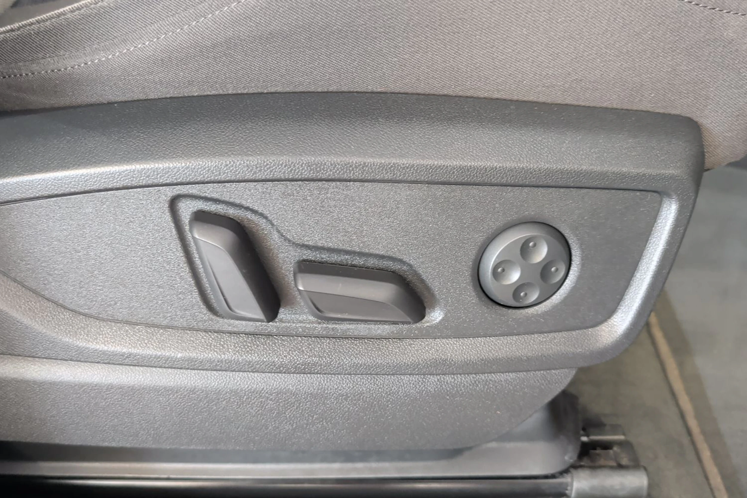 musta Audi Q5 2020 kuva 30.