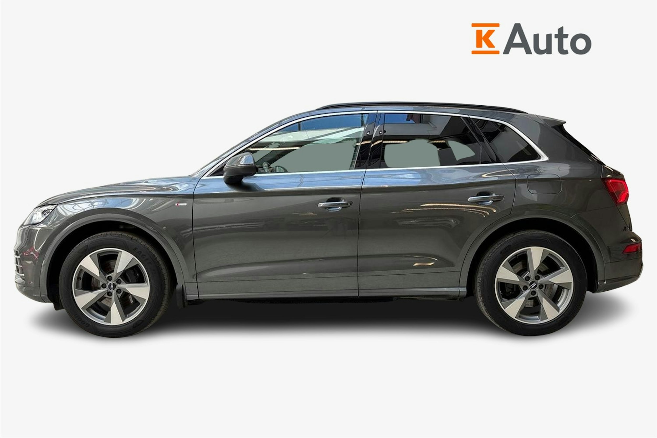 harmaa Audi Q5 2020 kuva 5.