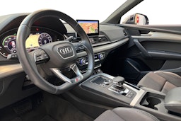 harmaa Audi Q5 2020 kuva 6.