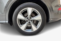 harmaa Audi Q5 2020 kuva 9.