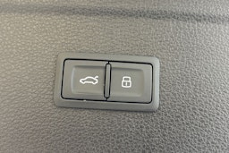 harmaa Audi Q5 2020 kuva 12.