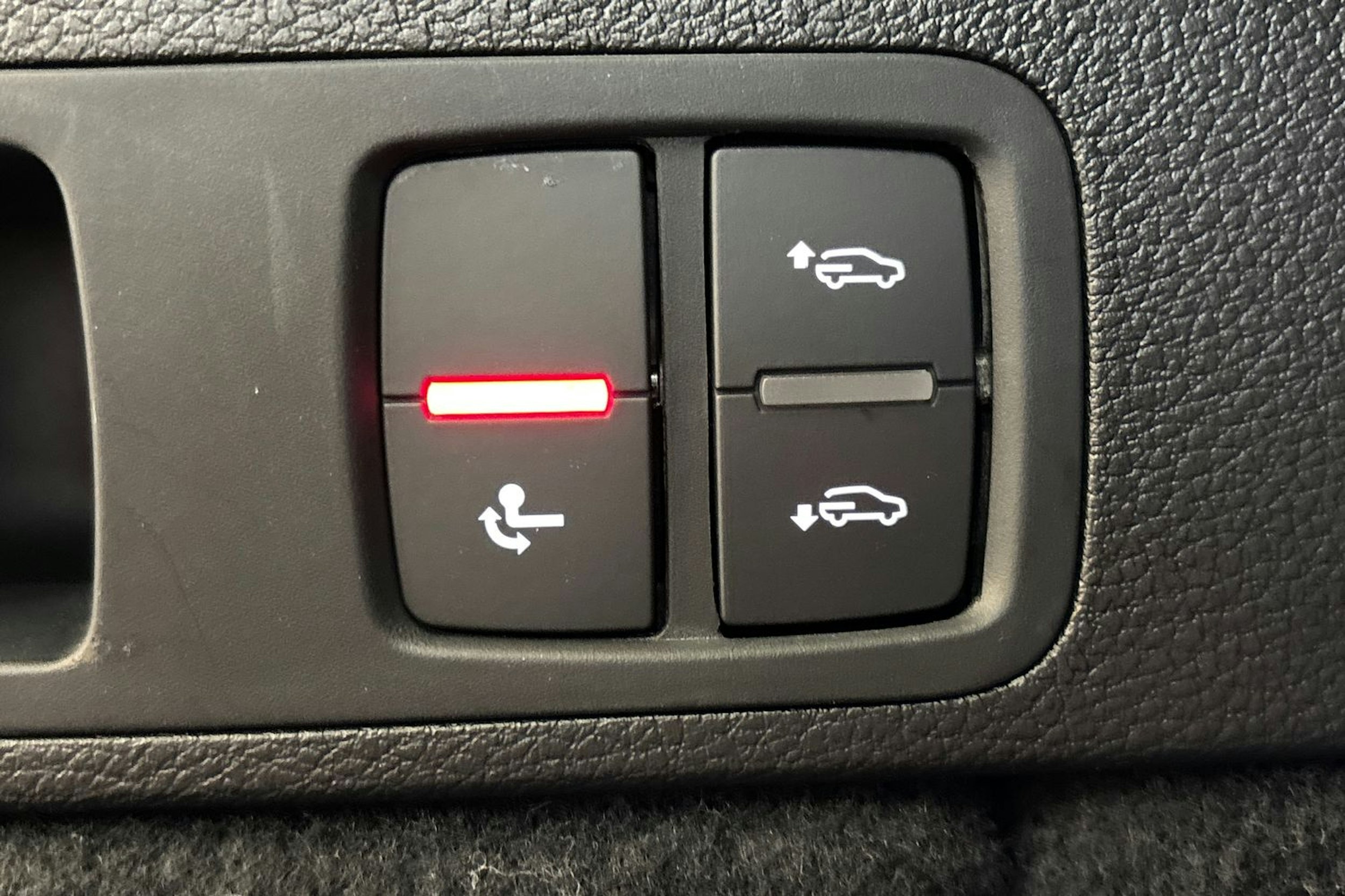 harmaa Audi Q5 2020 kuva 13.