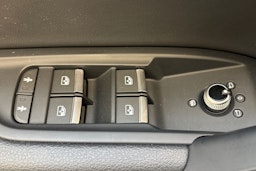harmaa Audi Q5 2020 kuva 15.