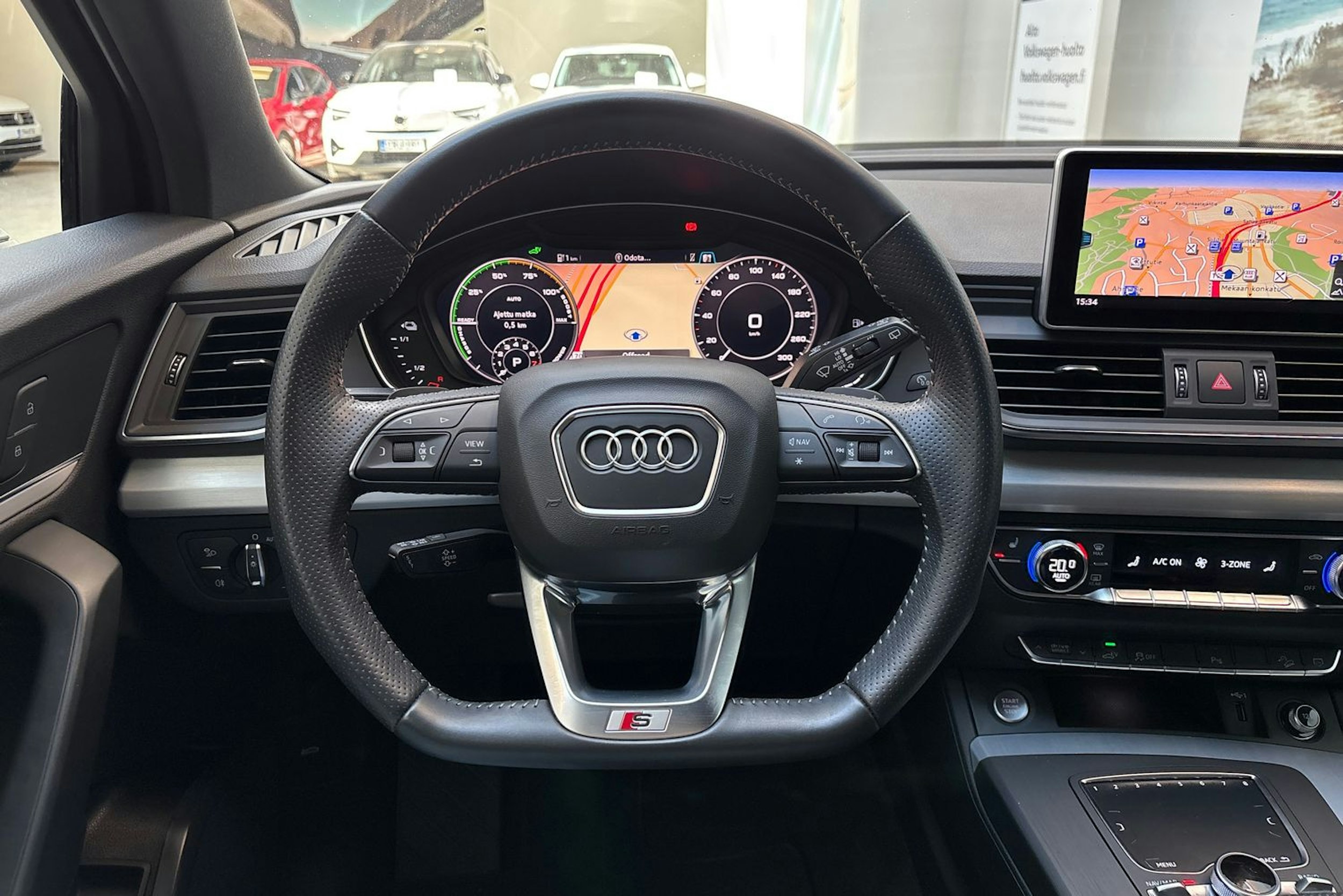 harmaa Audi Q5 2020 kuva 17.