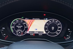 harmaa Audi Q5 2020 kuva 18.