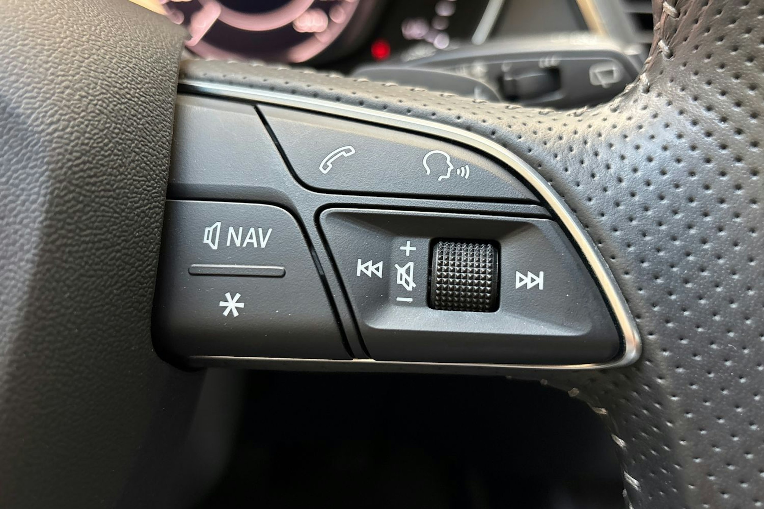harmaa Audi Q5 2020 kuva 20.