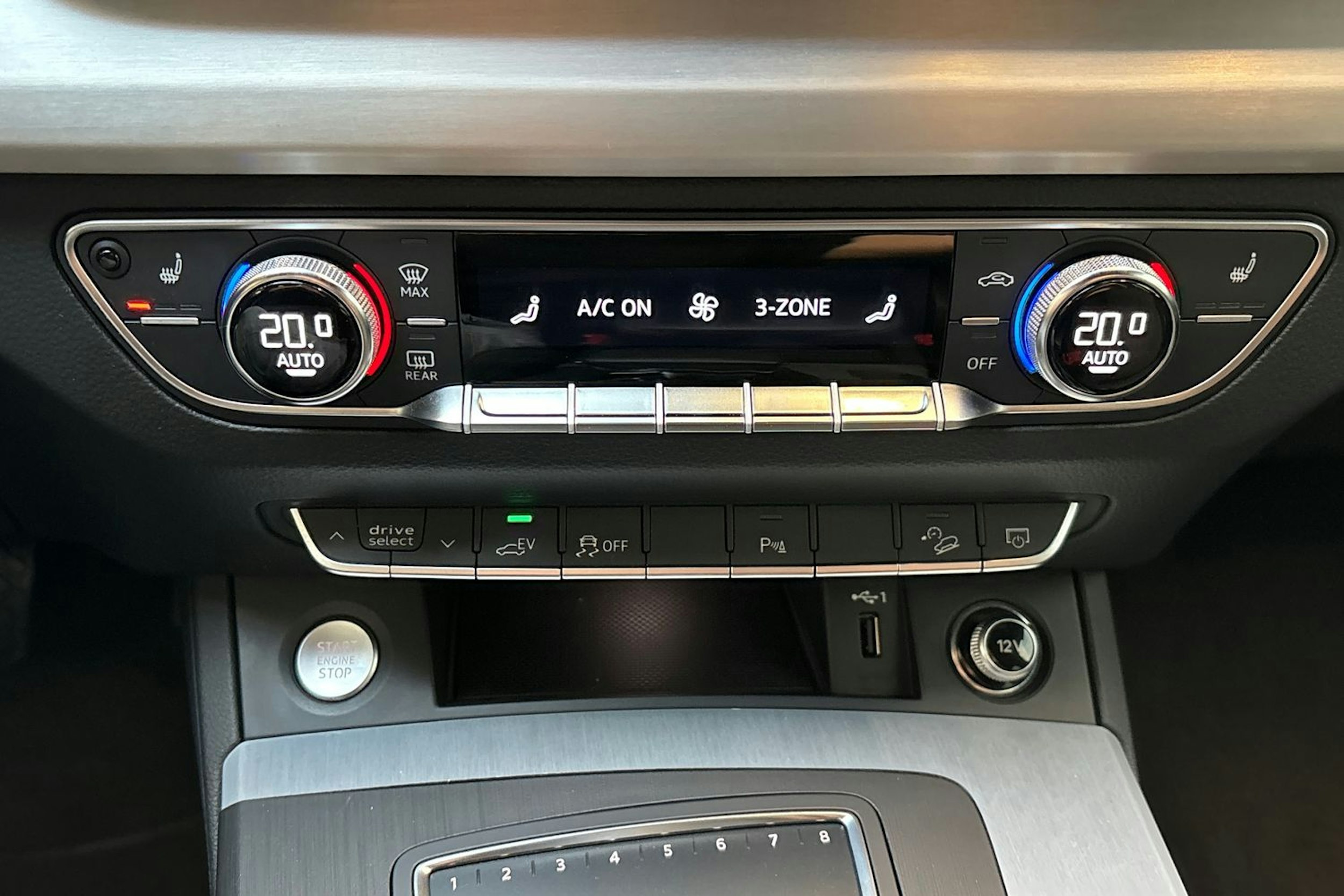harmaa Audi Q5 2020 kuva 25.