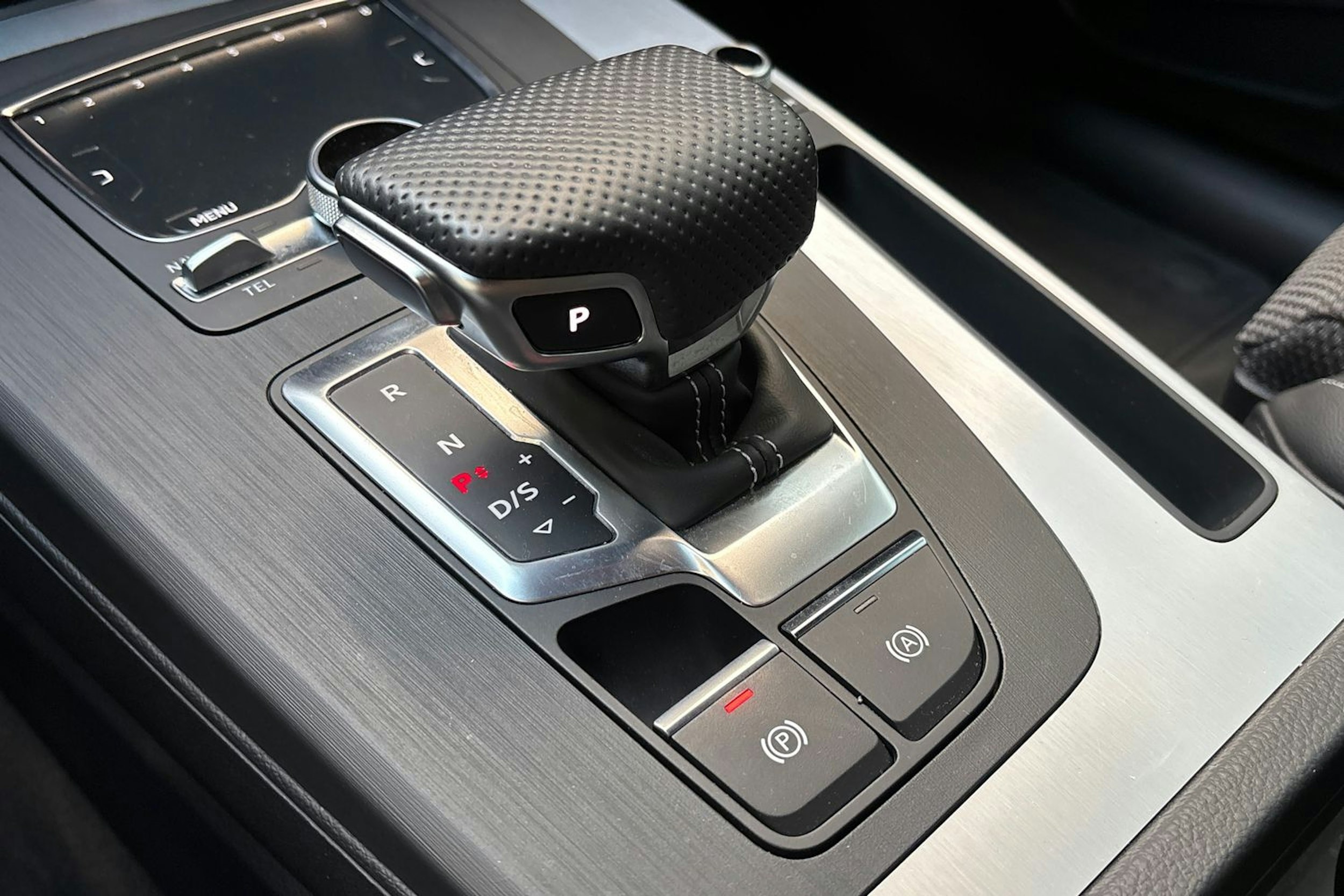 harmaa Audi Q5 2020 kuva 27.