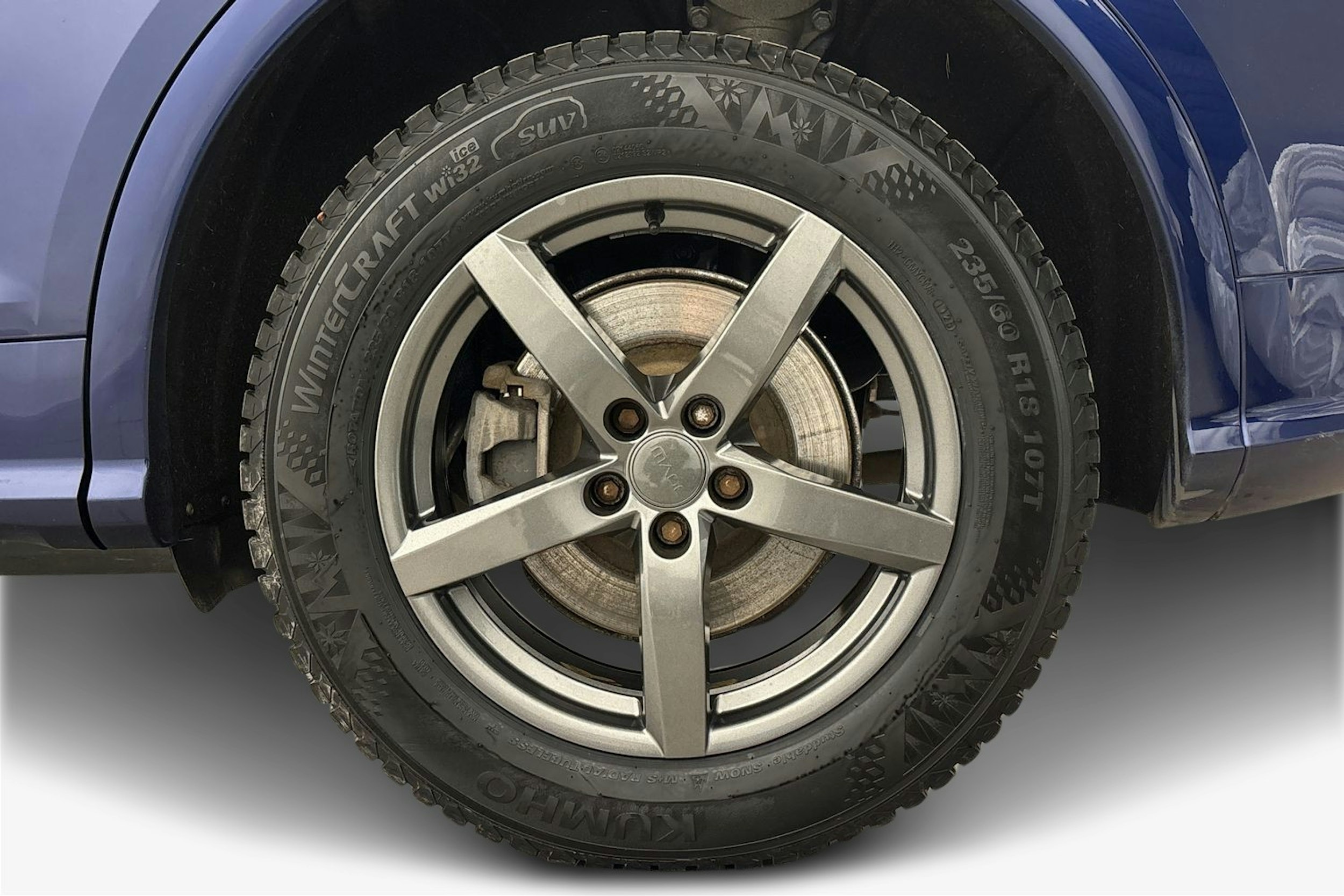 sininen Audi Q5 2020 kuva 11.