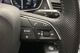 sininen Audi Q5 2020 kuva 17.