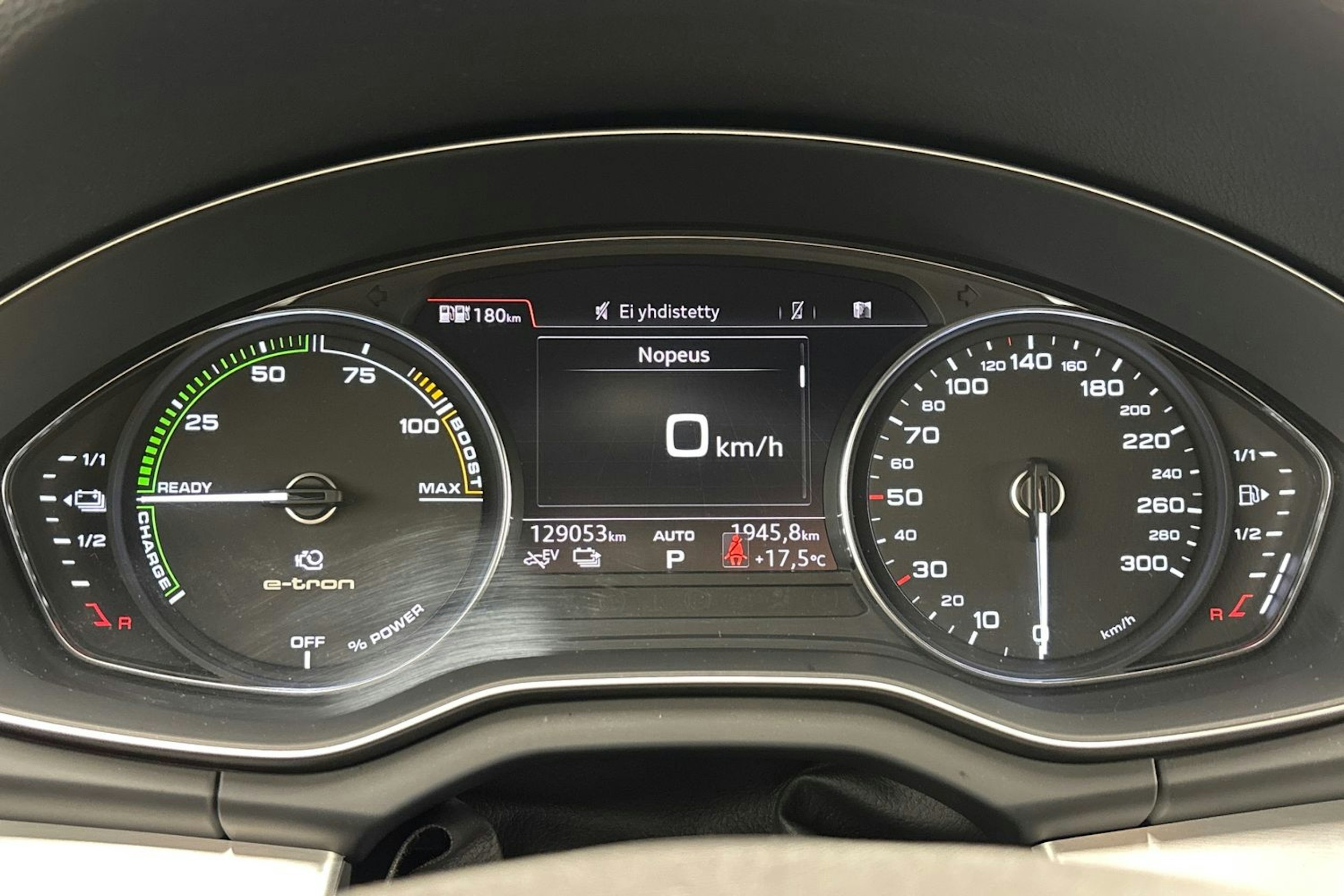 sininen Audi Q5 2020 kuva 19.