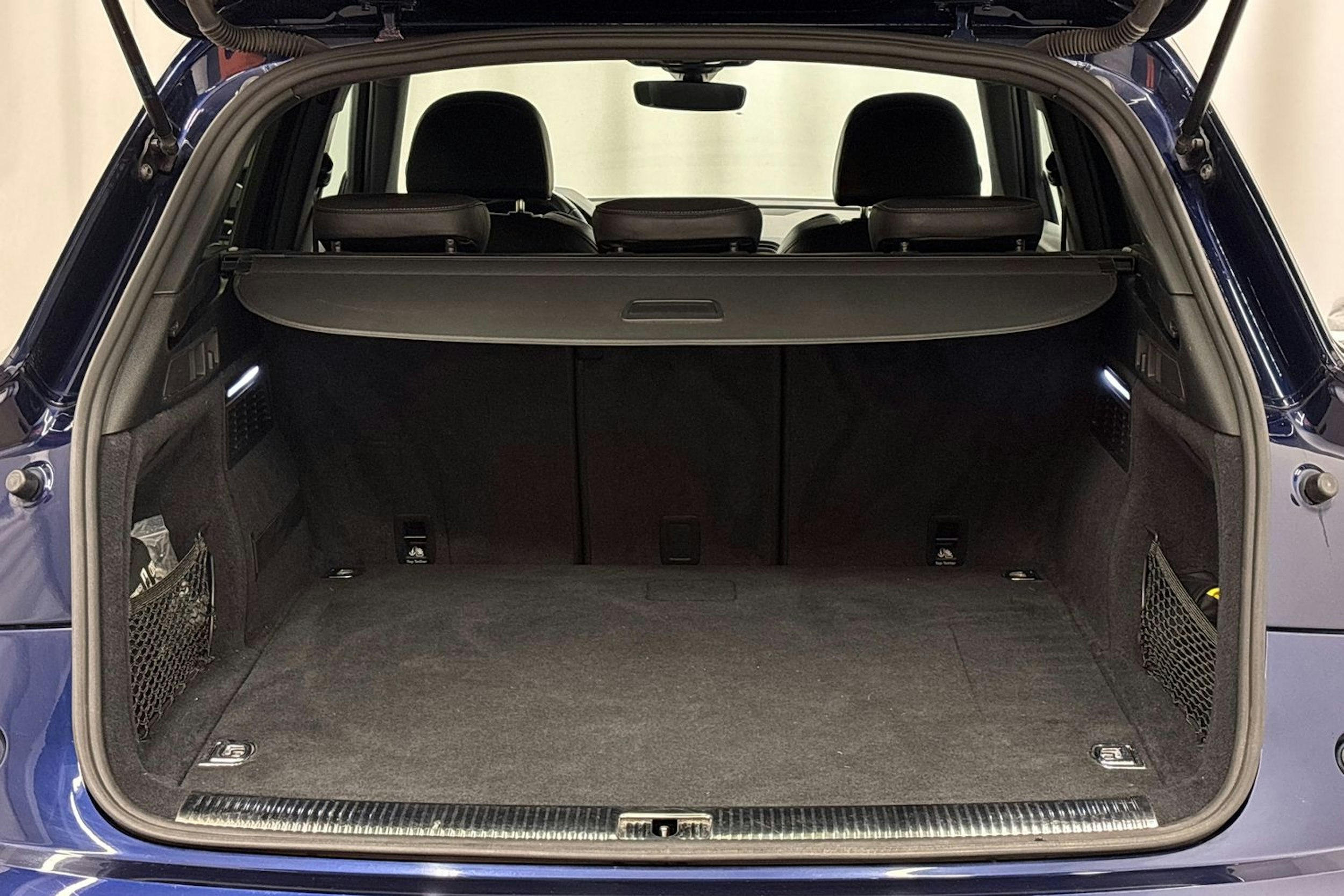 sininen Audi Q5 2020 kuva 25.