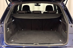 sininen Audi Q5 2020 kuva 25.