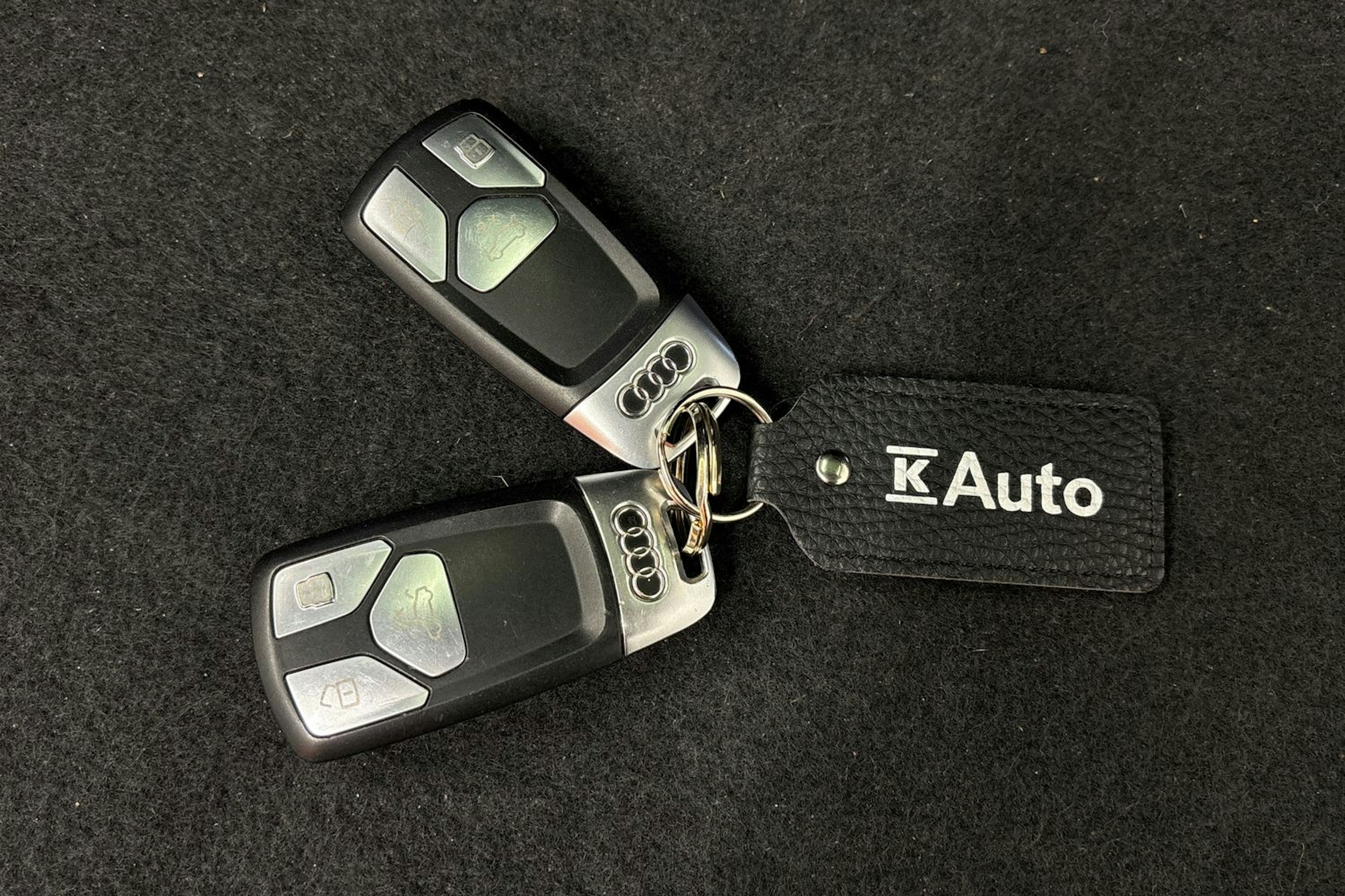 sininen Audi Q5 2020 kuva 26.