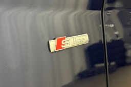 sininen Audi Q5 2020 kuva 27.