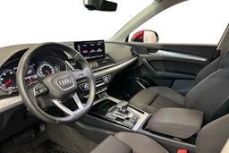 Punainen Audi Q5 2021 kuva 6.