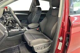 Punainen Audi Q5 2021 kuva 7.