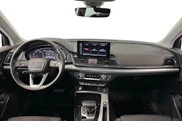 Punainen Audi Q5 2021 kuva 9.