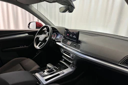 Punainen Audi Q5 2021 kuva 12.