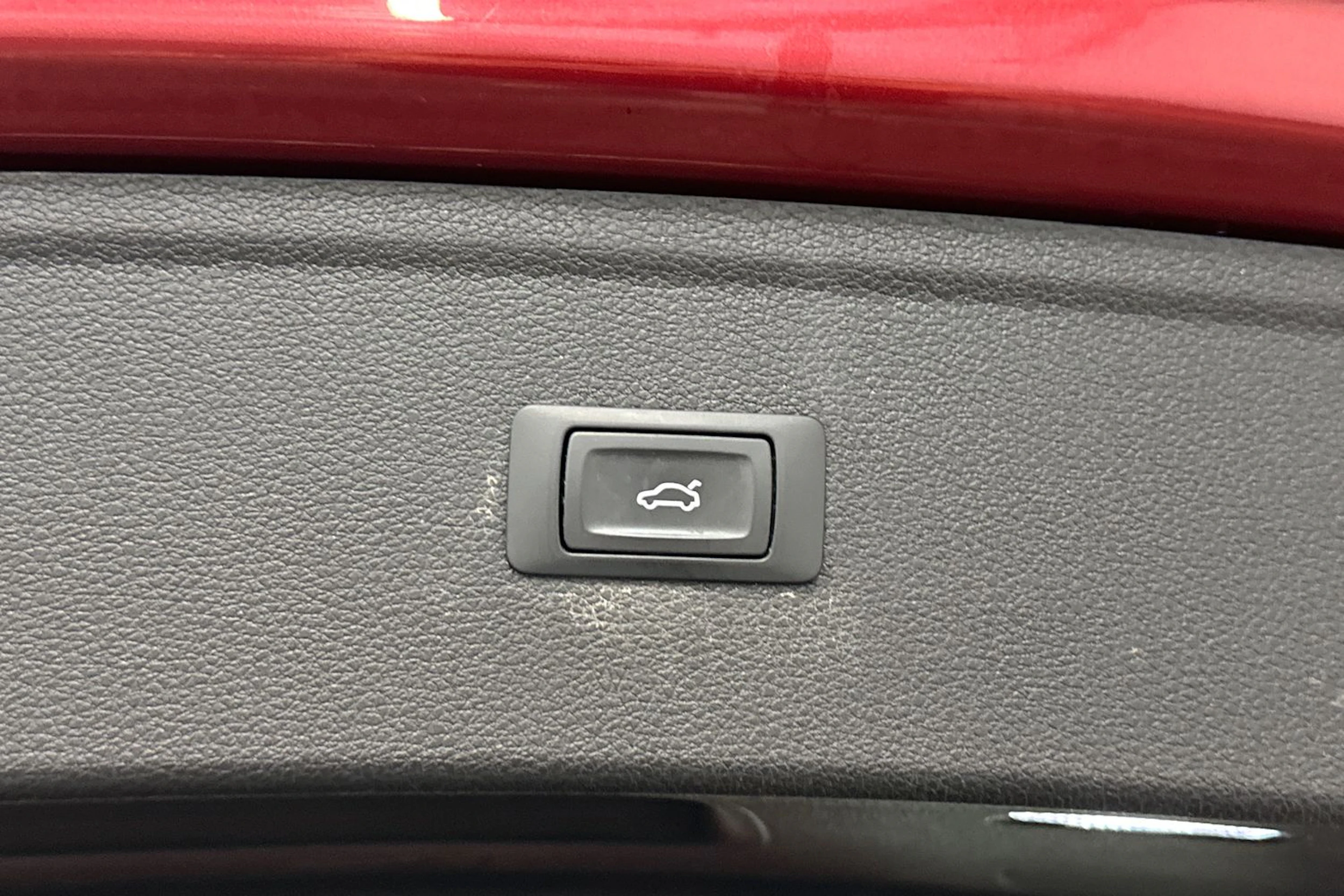 Punainen Audi Q5 2021 kuva 15.