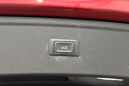 Punainen Audi Q5 2021 kuva 15.