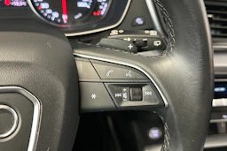 Punainen Audi Q5 2021 kuva 21.