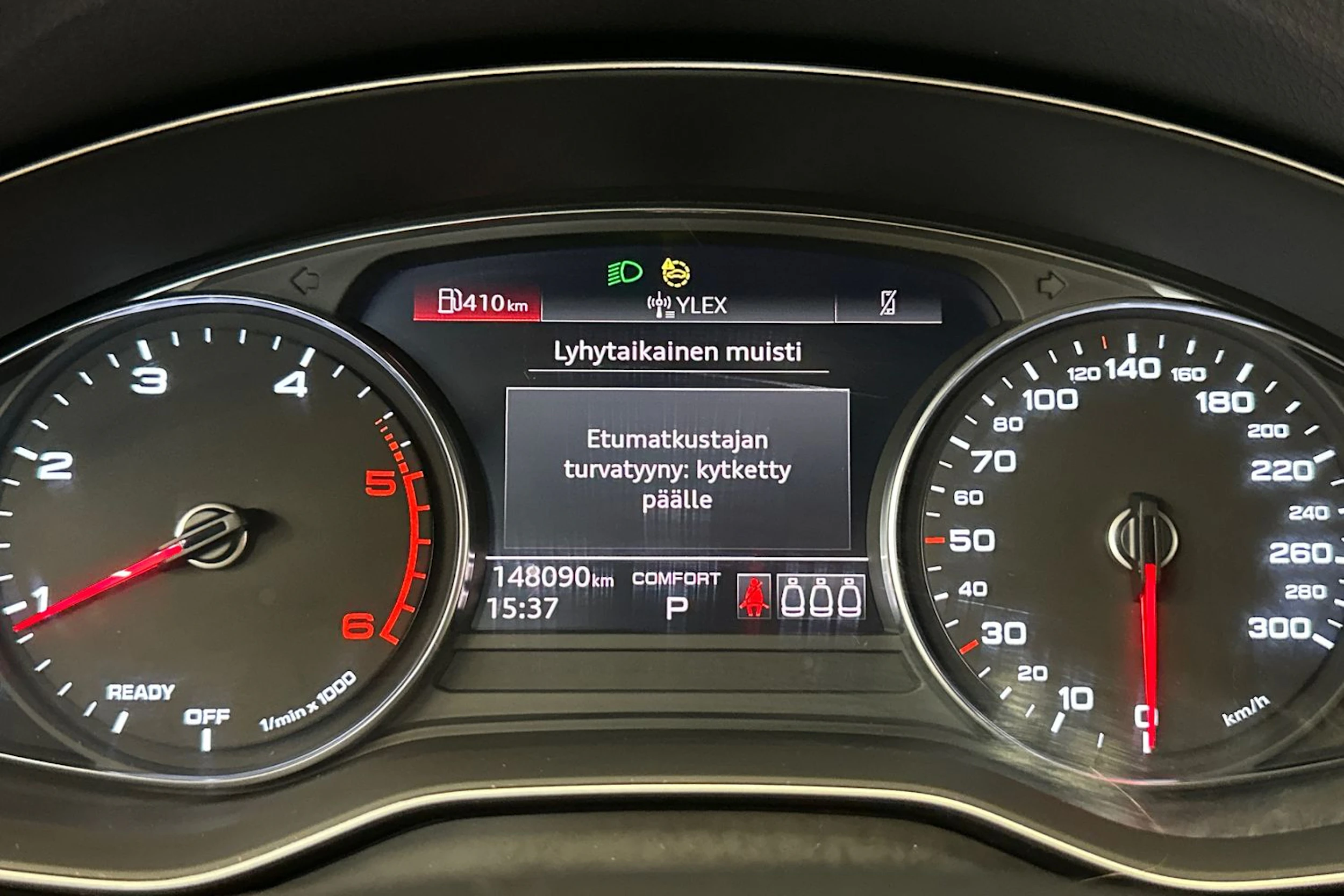 Punainen Audi Q5 2021 kuva 22.