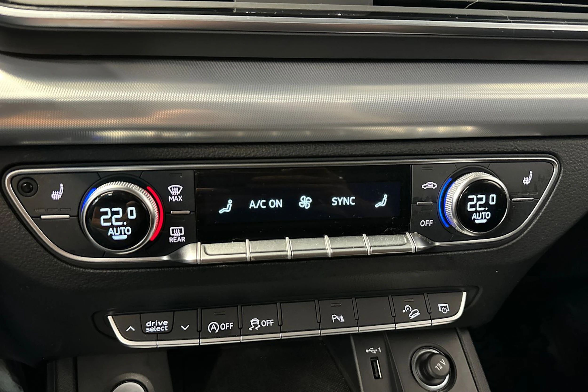 Punainen Audi Q5 2021 kuva 24.