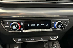 Punainen Audi Q5 2021 kuva 24.