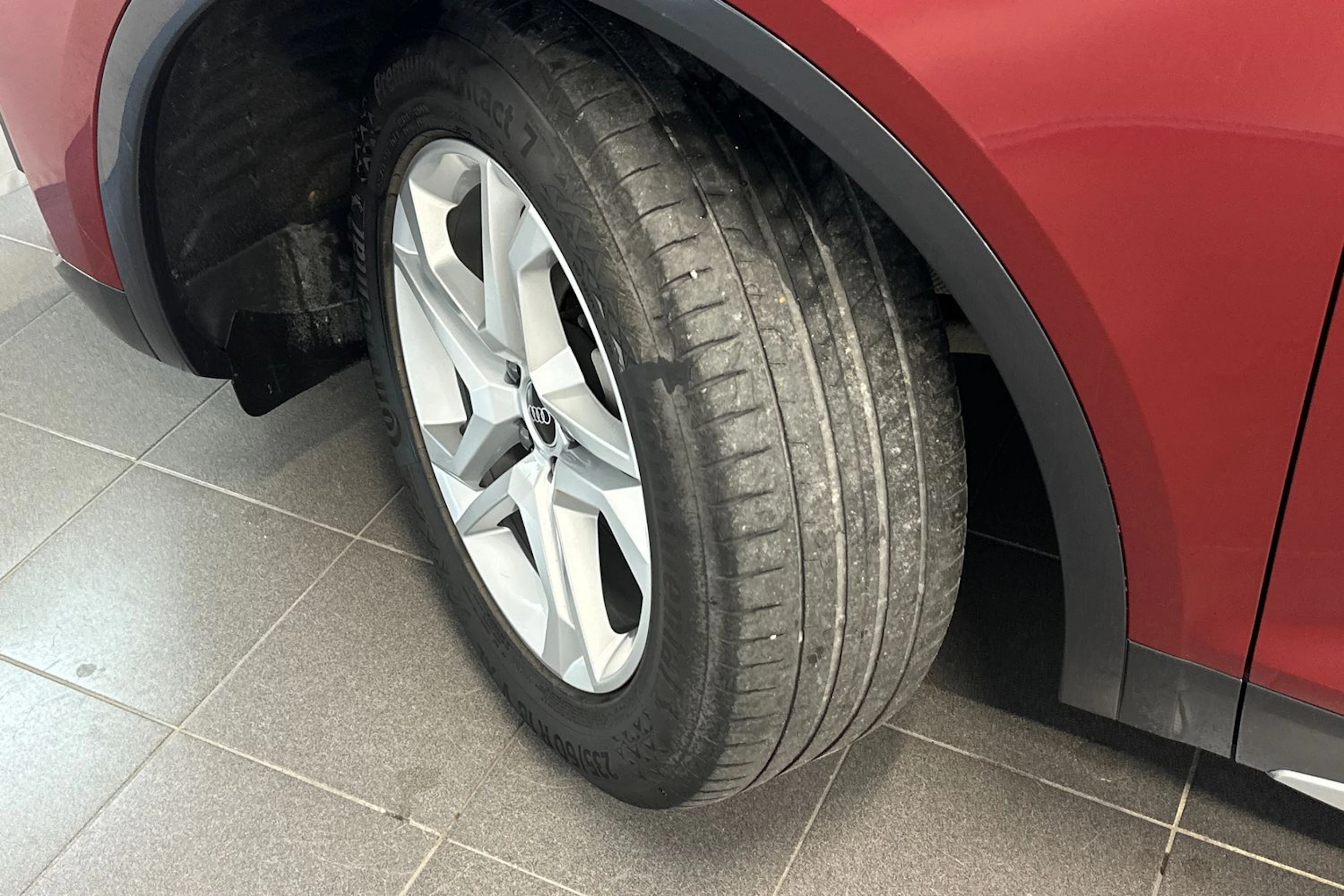 Punainen Audi Q5 2021 kuva 29.