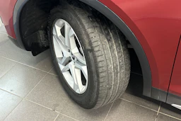 Punainen Audi Q5 2021 kuva 29.