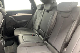 met. musta Audi Q5 2021 kuva 8.