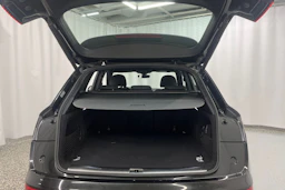 met. musta Audi Q5 2021 kuva 11.