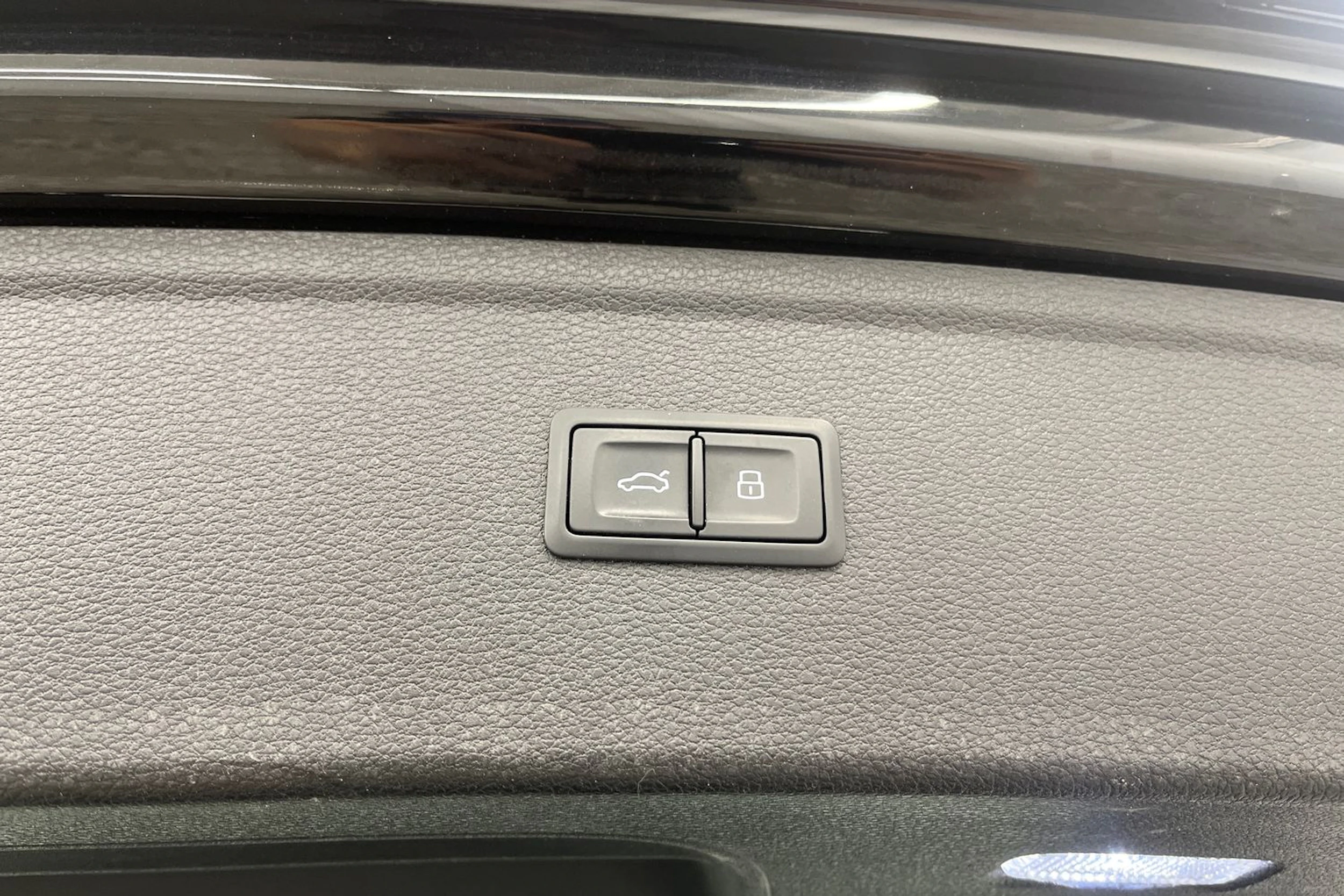 met. musta Audi Q5 2021 kuva 12.