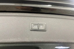 met. musta Audi Q5 2021 kuva 12.