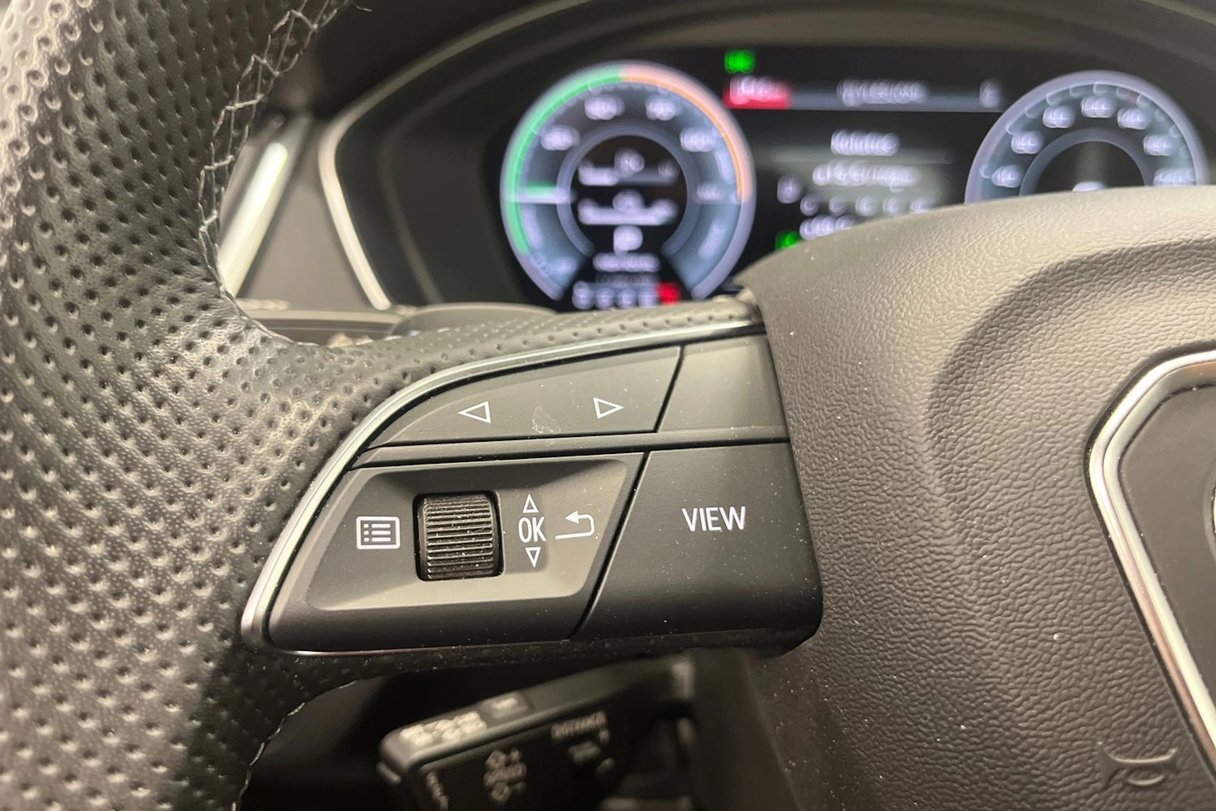 met. musta Audi Q5 2021 kuva 19.