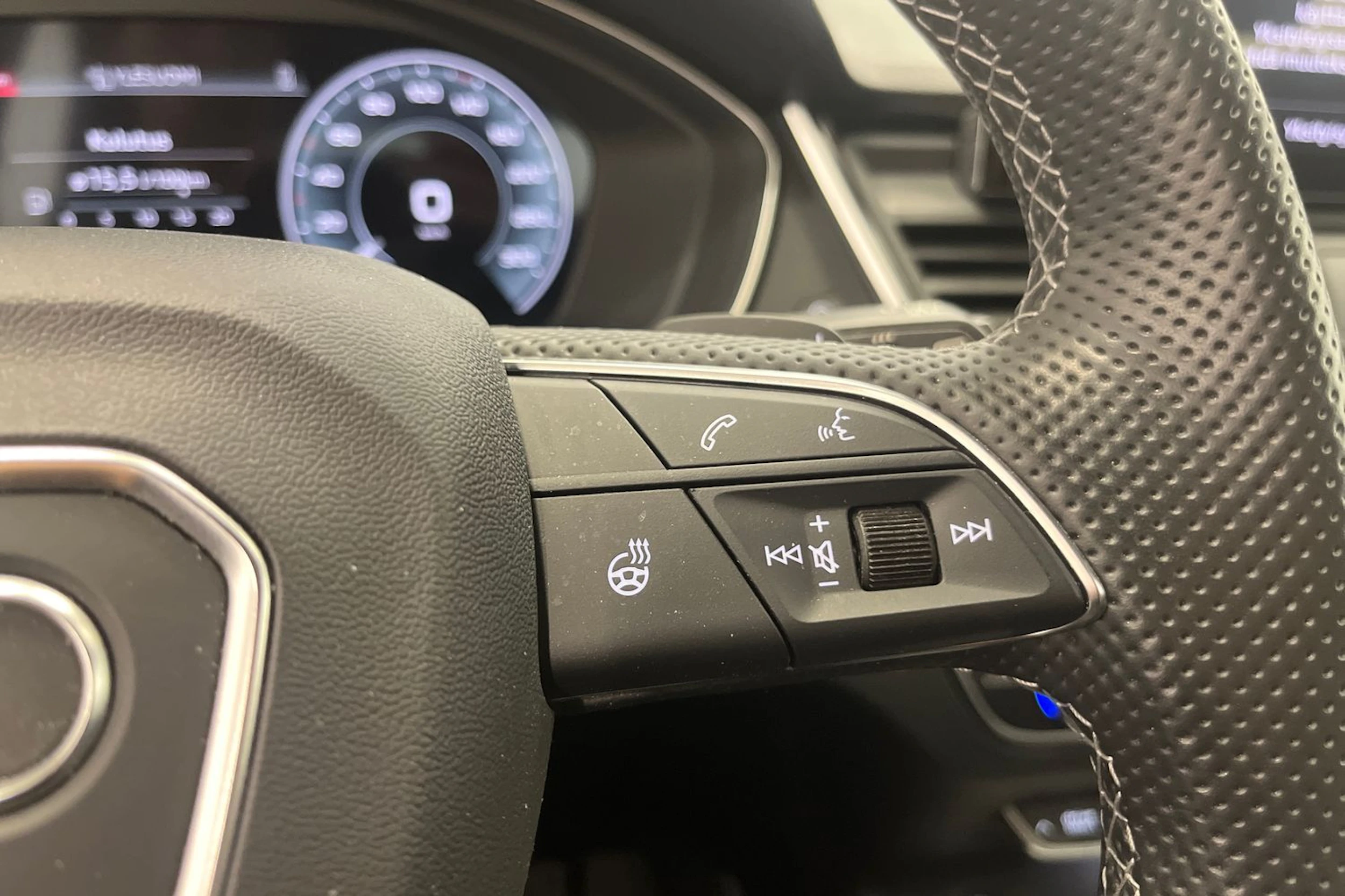 met. musta Audi Q5 2021 kuva 20.