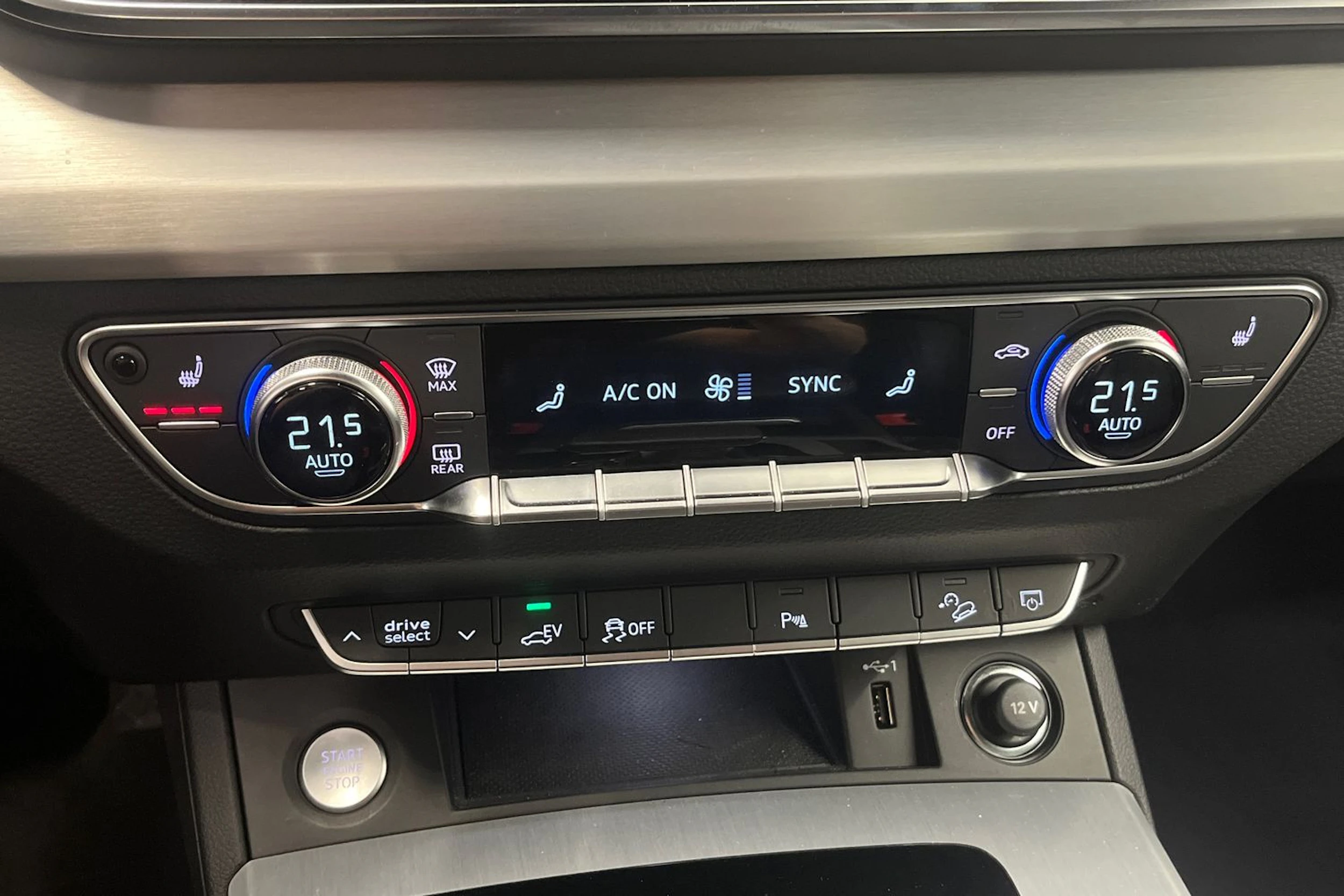 met. musta Audi Q5 2021 kuva 28.