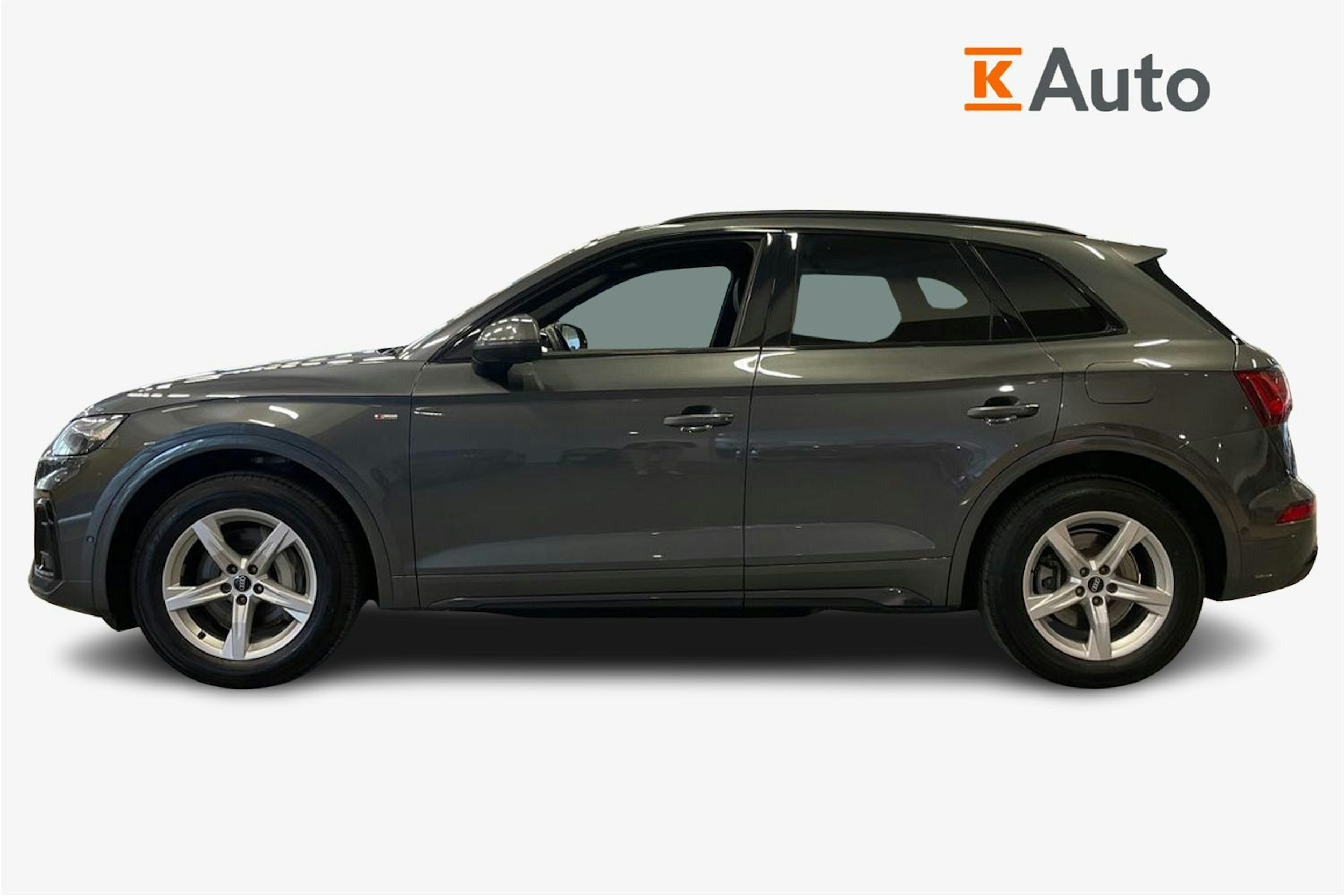 Harmaa Audi Q5 2021 kuva 6.