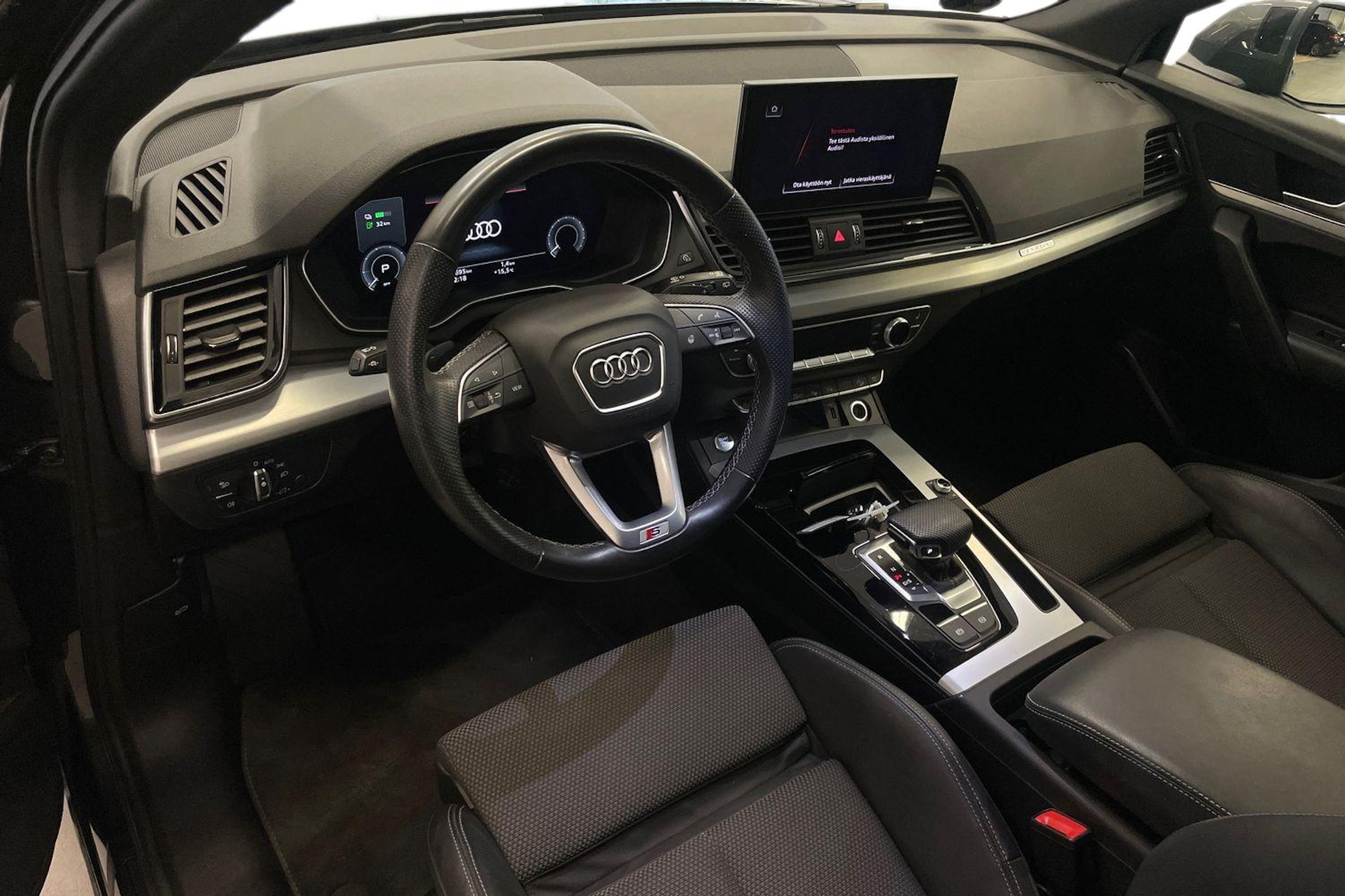 Harmaa Audi Q5 2021 kuva 7.