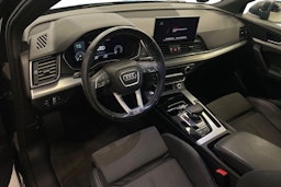 Harmaa Audi Q5 2021 kuva 7.