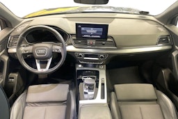 Harmaa Audi Q5 2021 kuva 9.